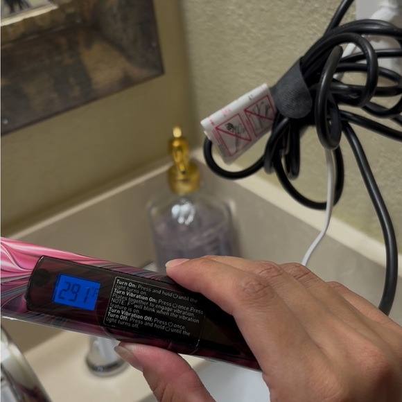 Bio ionic Straightener - Picture 7 of 7